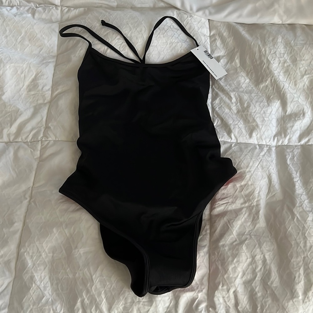 One piece scrunch butt swimsuit M